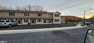 52 Petersburg Ln, Duncannon, PA 17020