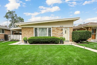 5032 Lee St, Skokie, IL 60077