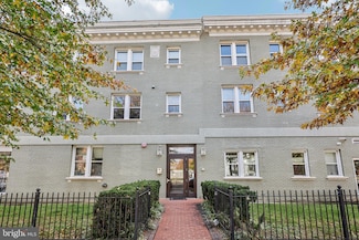 1352 Longfellow St NW Unit 302, Washington, DC 20011