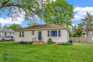 2212 Lynwood St, Crest Hill, IL 60403