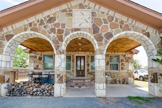 1020 2nd St, Hempstead, TX 77445