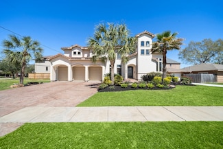 4628 Beech St, Bellaire, TX 77401