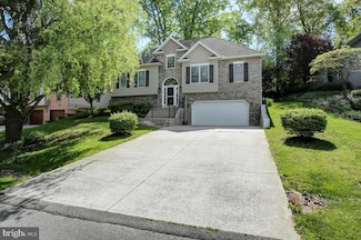 6130 Greenbriar Dr, Fayetteville, PA 17222
