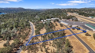21120 Ferretti Rd, Groveland, CA 95321