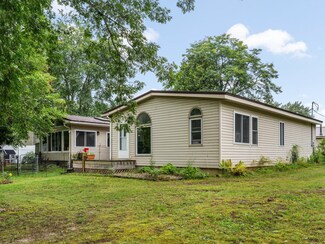 17149 Rapids Dr, Hersey, MI 49639
