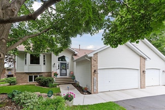 8572 Alisa Ct, Chanhassen, MN 55317