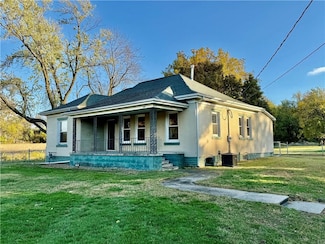 595 E North St, Corder, MO 64021