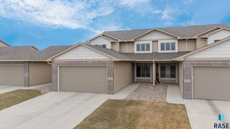 2405 S Kinderhook Ave, Sioux Falls, SD 57108