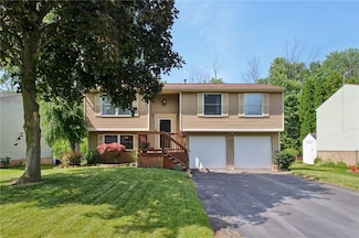 78 Close Hollow Dr, Hamlin, NY 14464