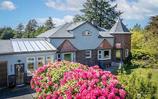 902 S Sunset Dr, Tacoma, WA 98465