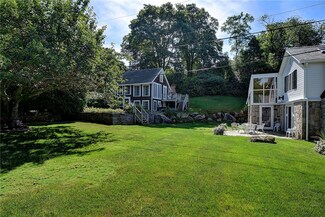 17 E Hills Rd, Westerly, RI 02891
