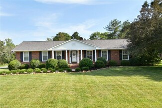 6780 Forest Oak Dr, Clemmons, NC 27012