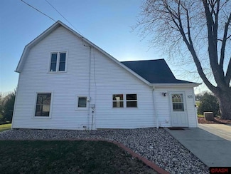 105 105 S 1st St, Elysian, MN 56028