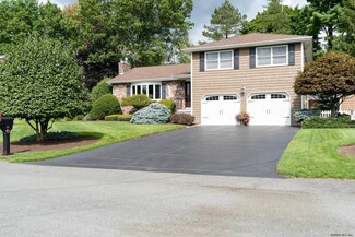 11 Sandalwood Dr, Albany, NY 12211