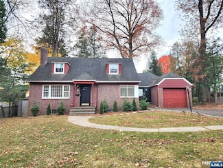 16 Burlington Rd, Tenafly, NJ 07670