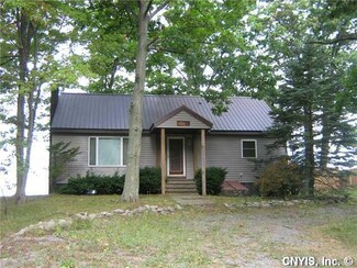 2 S Rainbow Shores Rd, Pulaski, NY 13142