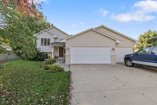 832 S Elm St, Belle Plaine, MN 56011