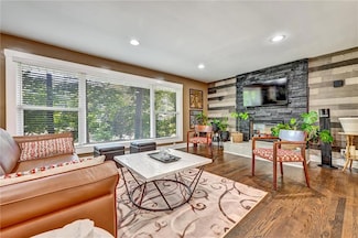 2953 Collier Dr NW, Atlanta, GA 30318