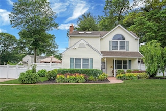 6 Center St, Ronkonkoma, NY 11779