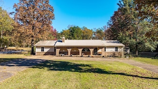 5910 Red Bud Ln, Little Rock, AR 72210