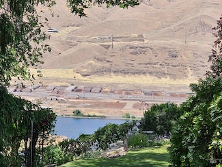 2390 Rolling Hills Dr, Clarkston, WA 99403
