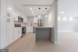 205 Yoakum Pkwy Unit 516, Alexandria, VA 22304