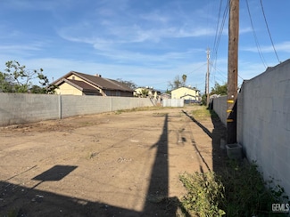 800 Wallace St, Bakersfield, CA 93307