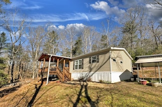 694 Northcutt Rd, Ellijay, GA 30540
