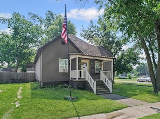 201 N Sycamore St, Villa Grove, IL 61956