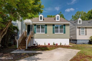 608 Varsity Dr, Wilmington, NC 28403
