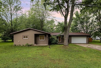 120 Barker Ln, Merrill, MI 48637