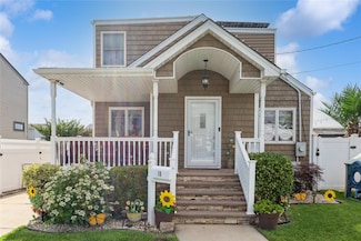 10 Commonwealth St, Franklin Square, NY 11010