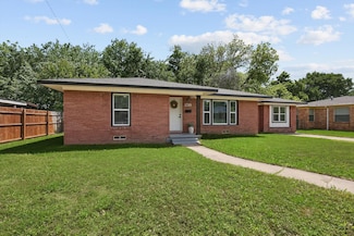 1718 Heather Rd, Gainesville, TX 76240
