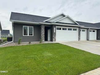 2931 Baltimore Dr, Bismarck, ND 58504