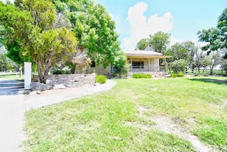 155 Nimitz Dr, Kerrville, TX 78028
