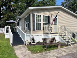 14 Shamrock Cir, Murrells Inlet, SC 29576