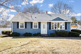 12 Robert Ave, Woburn, MA 01801