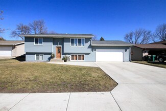 1106 Morningside Ave N, Glencoe, MN 55336