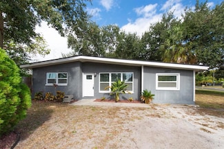 8877 94th Ave, Seminole, FL 33777