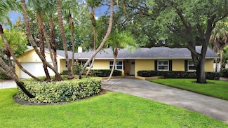 136 Bay Point Dr NE, Saint Petersburg, FL 33704