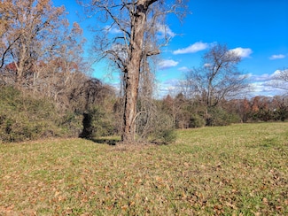 825 Grooms Rd, Bruceton, TN 38317