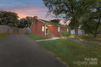 2211 Medlin Ct, Kannapolis, NC 28083