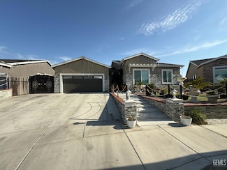 5917 Hawthorn Tree Ln, Bakersfield, CA 93313
