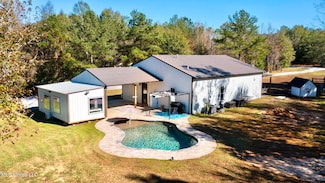 2073 Nivens Rd, Benton, MS 39039