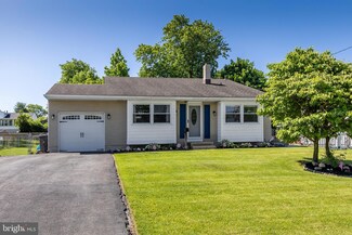 423 Greenview Rd, Blackwood, NJ 08012