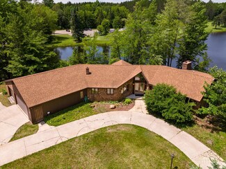 130 Lakewood Dr, Cadillac, MI 49601