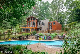 8217 Shadowridge Dr, Fairfax Station, VA 22039