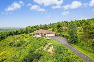 188 Mount Pleasant St, Rockport, ME 04856