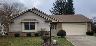 205 Briarwood Dr, Fremont, OH 43420