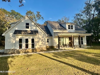 2250 Deer Creek Rd, Byhalia, MS 38611